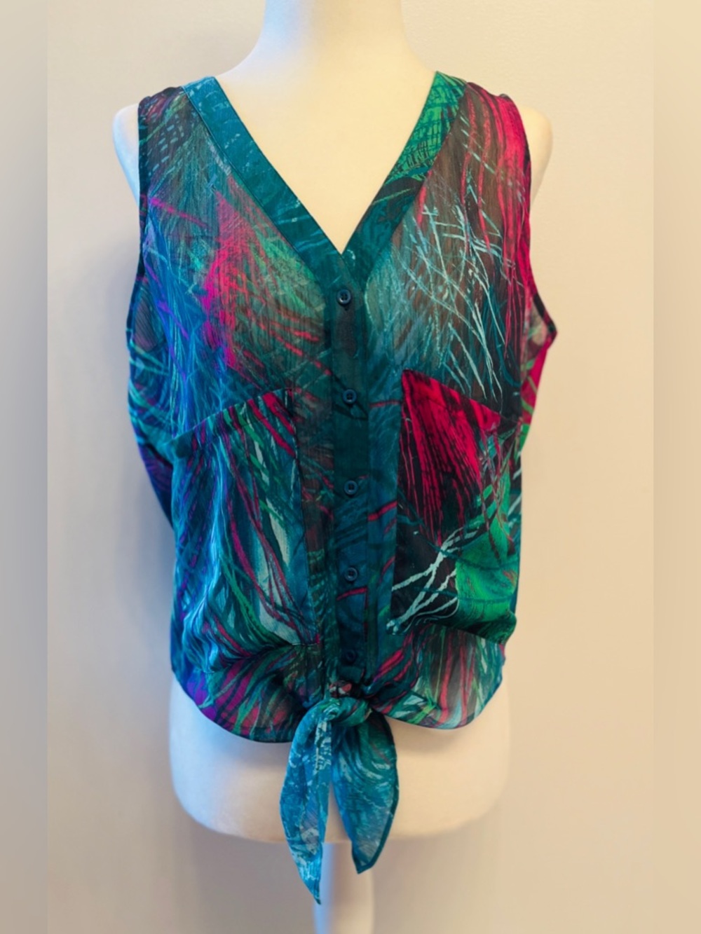 Bebe Breezy top vibrant turquoise, palm print with a knotted front detail. XS